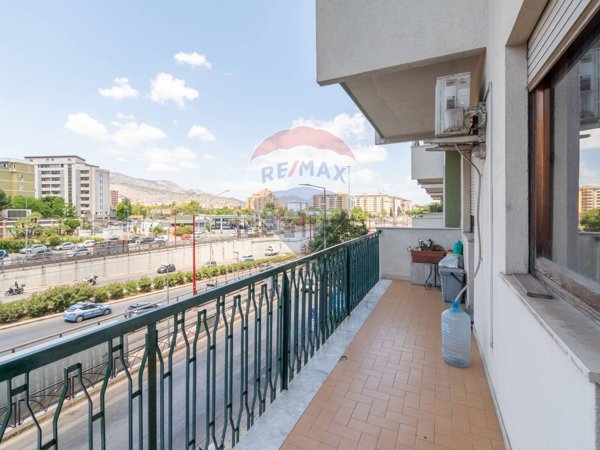 appartamento in vendita a Palermo in zona Malaspina/Palagonia