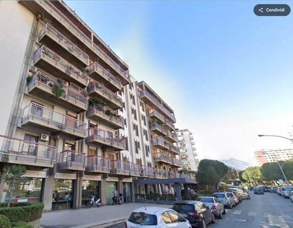 appartamento in vendita a Palermo in zona Malaspina/Palagonia