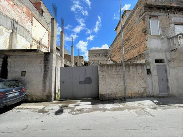 intera palazzina in vendita a Palermo in zona Borgo Nuovo