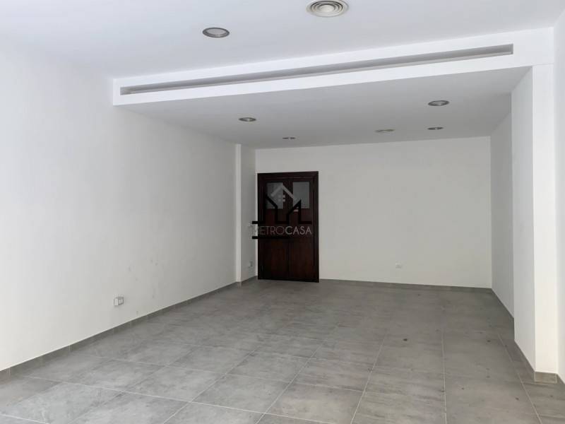 locale commerciale in vendita a Palermo in zona Politeama