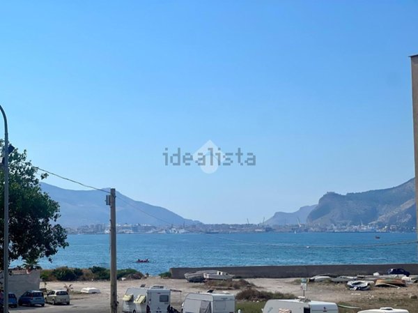 appartamento in vendita a Palermo in zona Acqua dei Corsari