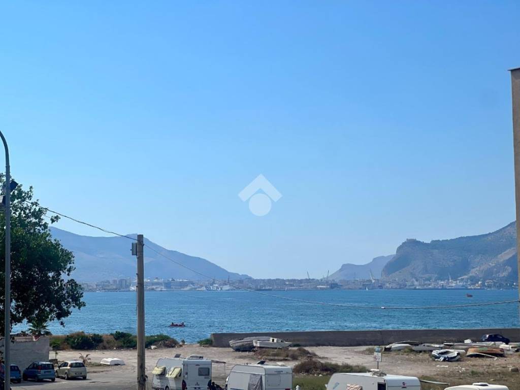 appartamento in vendita a Palermo in zona Acqua dei Corsari