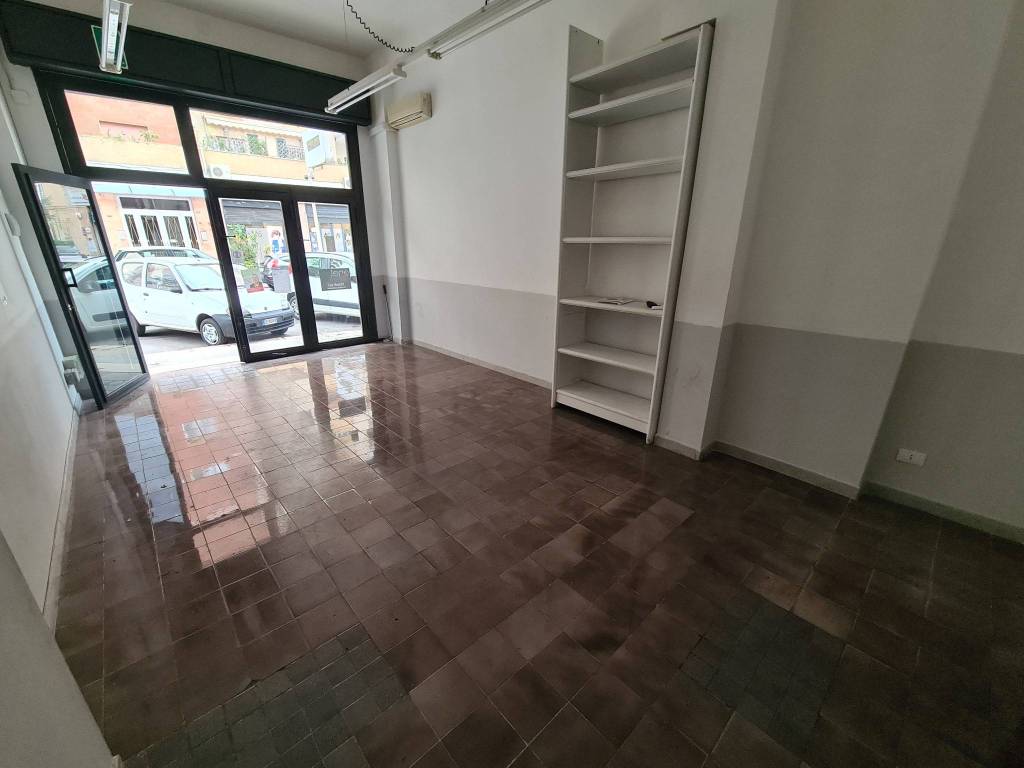 negozio in vendita a Palermo in zona Politeama