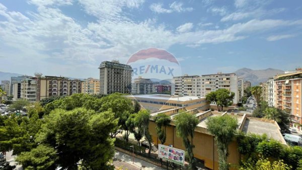 appartamento in vendita a Palermo in zona Politeama