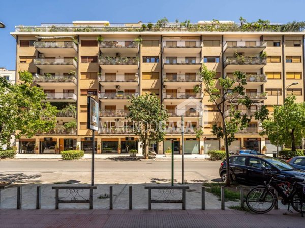 appartamento in vendita a Palermo in zona Politeama