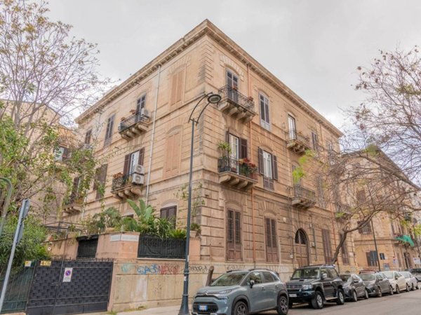 appartamento in vendita a Palermo in zona Politeama
