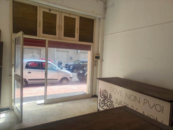 locale commerciale in vendita a Palermo in zona Libertà