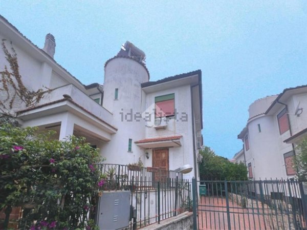 casa indipendente in vendita a Palermo in zona Mondello