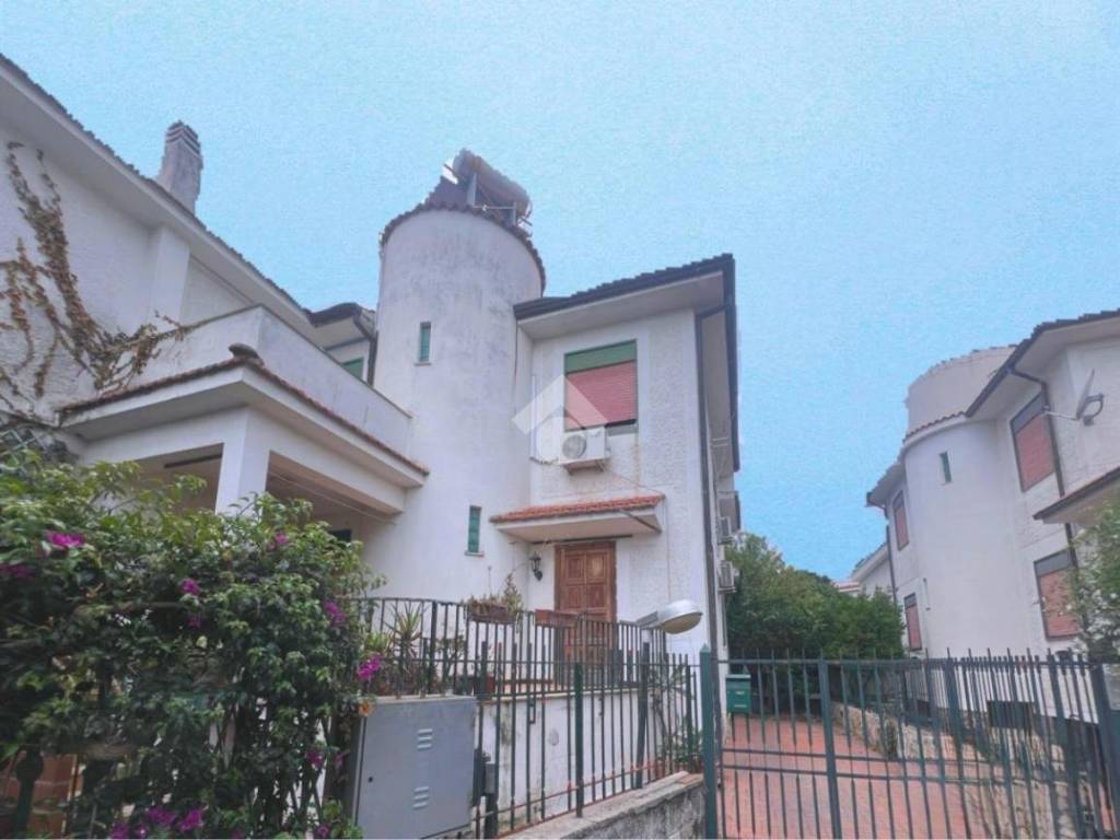 casa indipendente in vendita a Palermo in zona Mondello