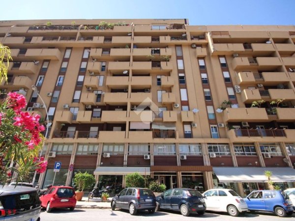 appartamento in vendita a Palermo in zona Malaspina/Palagonia