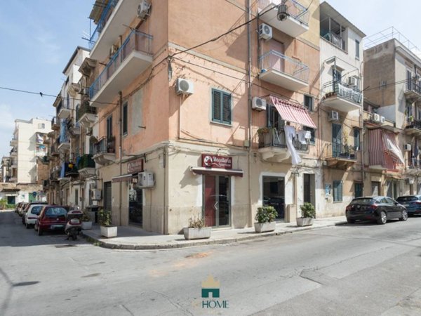 negozio in vendita a Palermo in zona Montegrappa / Santa Rosalia