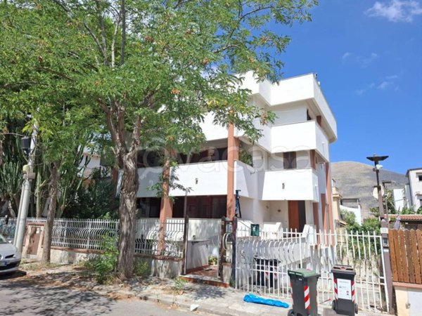 appartamento in vendita a Palermo in zona Partanna