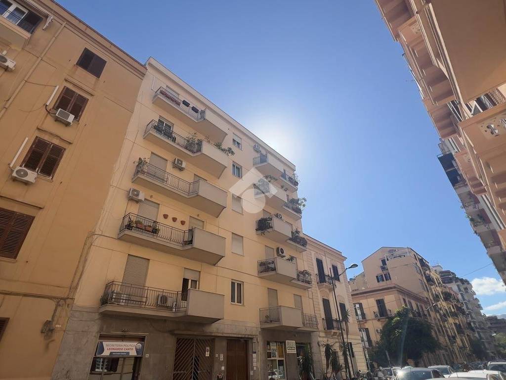 appartamento in vendita a Palermo in zona Politeama