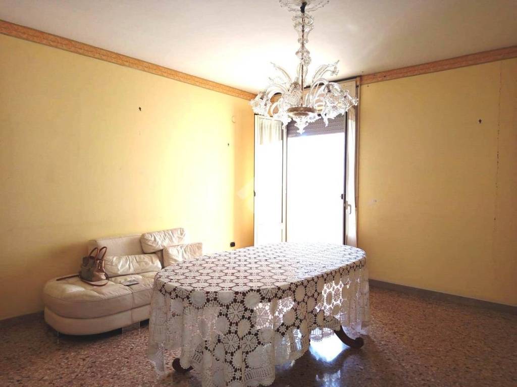 appartamento in vendita a Palermo in zona Montegrappa / Santa Rosalia