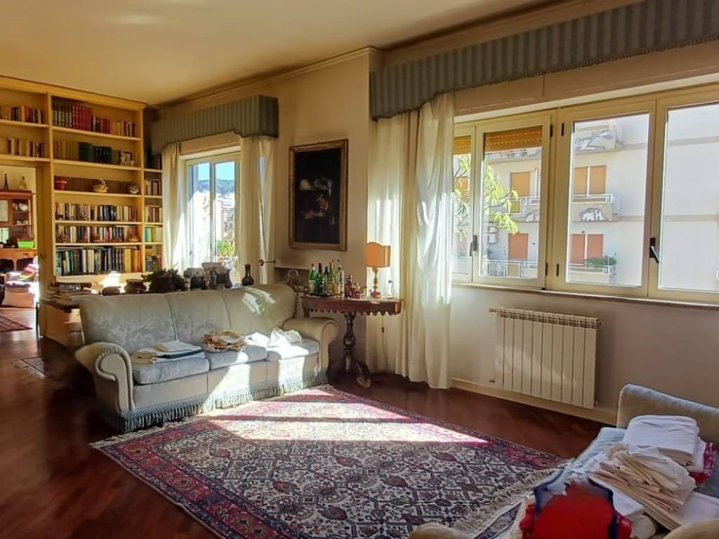 appartamento in vendita a Palermo in zona Politeama