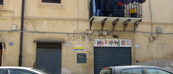 locale commerciale in vendita a Palermo in zona Libertà