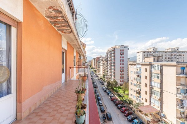 appartamento in vendita a Palermo in zona Montegrappa / Santa Rosalia