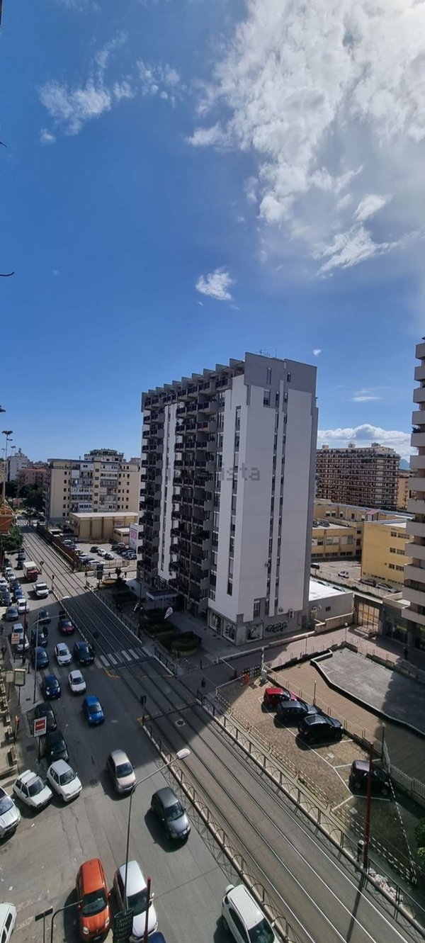 appartamento in vendita a Palermo in zona Malaspina/Palagonia