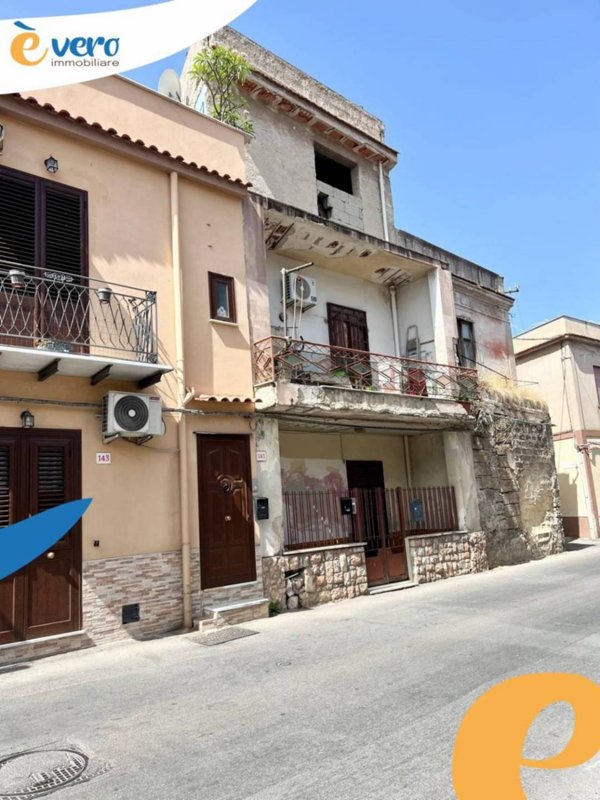 intera palazzina in vendita a Palermo in zona Mondello