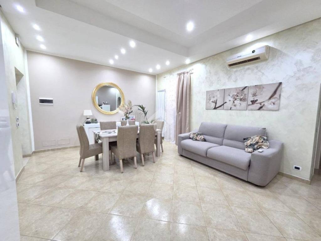 appartamento in vendita a Palermo in zona Malaspina/Palagonia