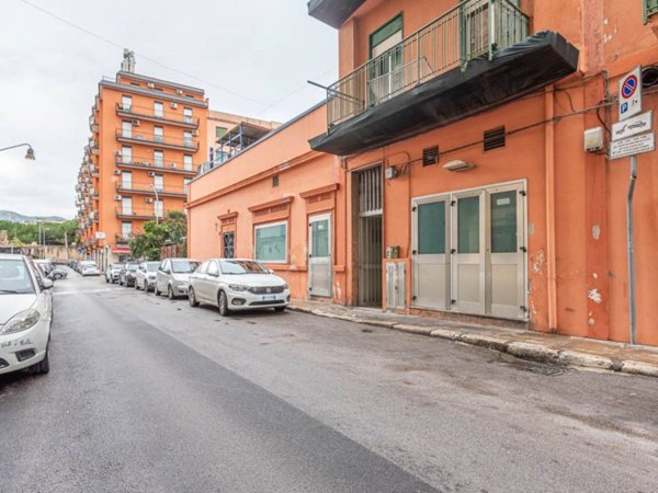 appartamento in vendita a Palermo in zona Zisa