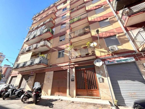 appartamento in vendita a Palermo in zona Malaspina/Palagonia