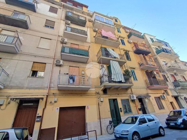 appartamento in vendita a Palermo in zona Zisa