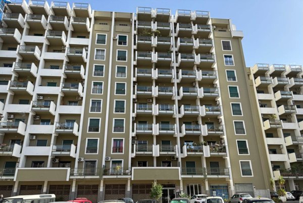 appartamento in vendita a Palermo in zona Malaspina/Palagonia