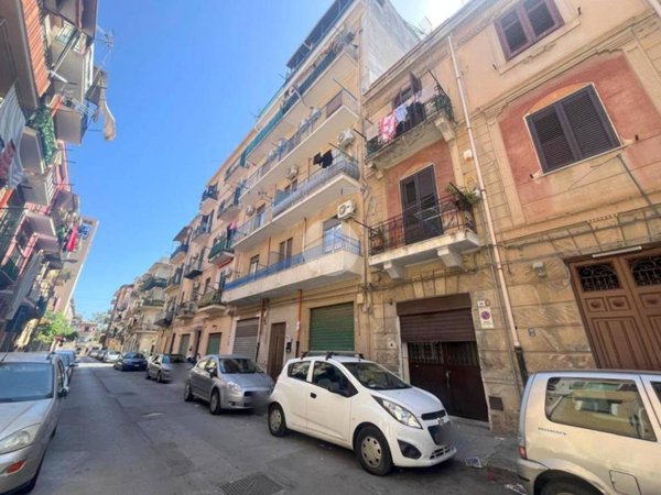 appartamento in vendita a Palermo in zona Malaspina/Palagonia