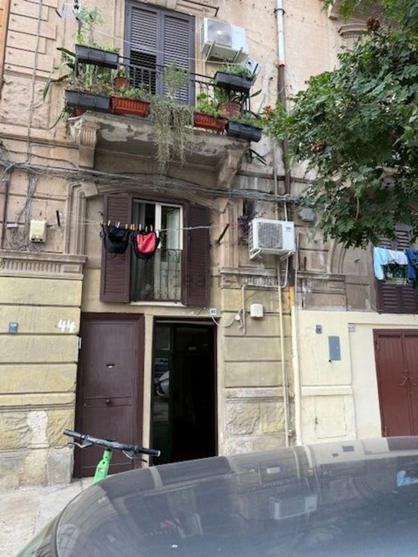 locale commerciale in vendita a Palermo in zona Libertà