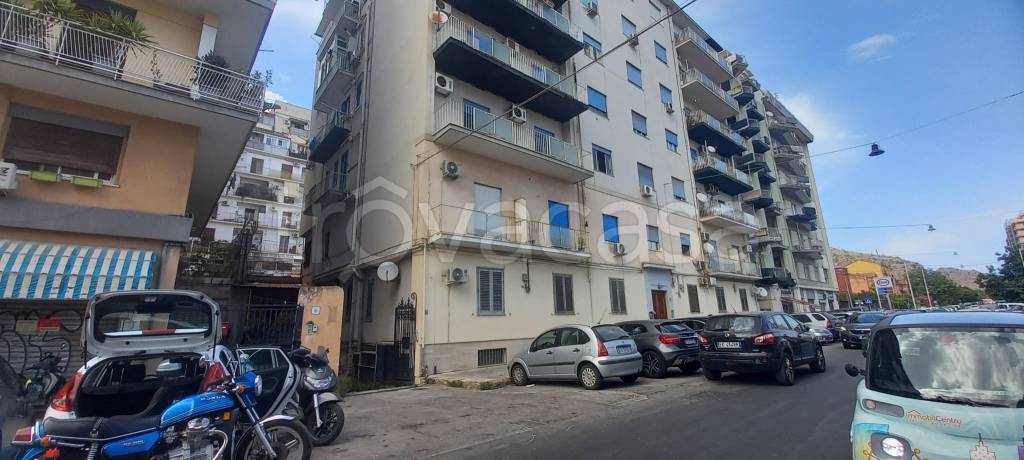 locale commerciale in vendita a Palermo