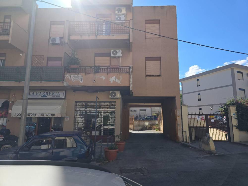 locale di sgombero in vendita a Palermo in zona Villagrazia/Falsomiele
