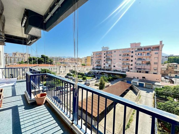 appartamento in vendita a Palermo in zona Malaspina/Palagonia