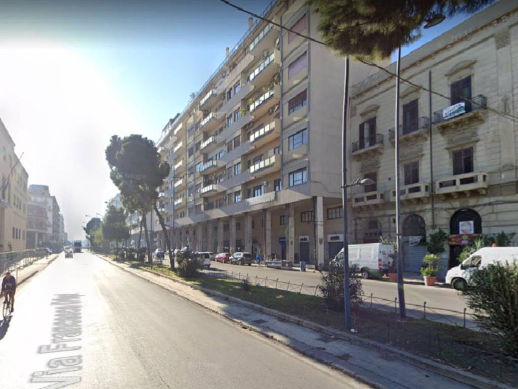 locale commerciale in vendita a Palermo in zona Libertà