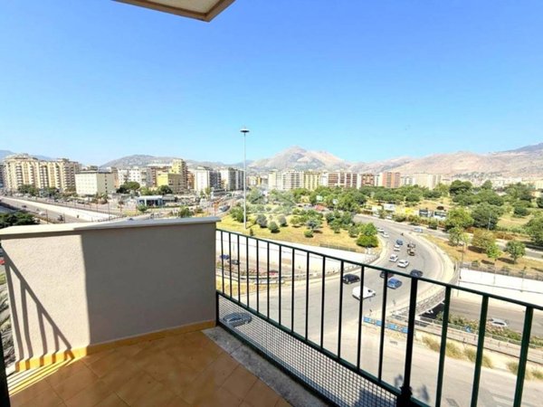 appartamento in vendita a Palermo in zona Malaspina/Palagonia