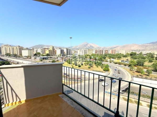 appartamento in vendita a Palermo in zona Malaspina/Palagonia