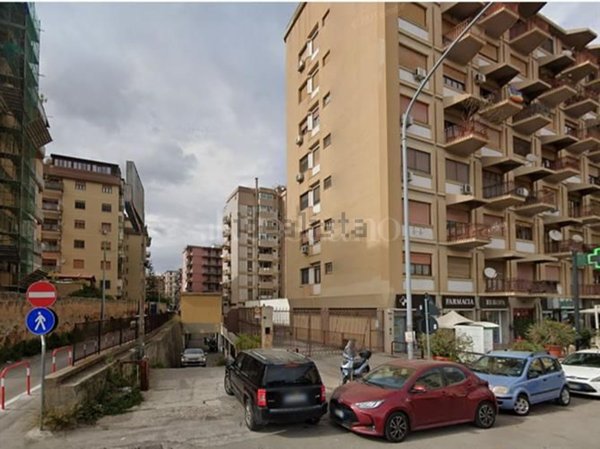 locale di sgombero in vendita a Palermo in zona Resuttana