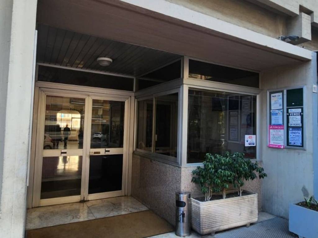 negozio in vendita a Palermo in zona Montepellegrino