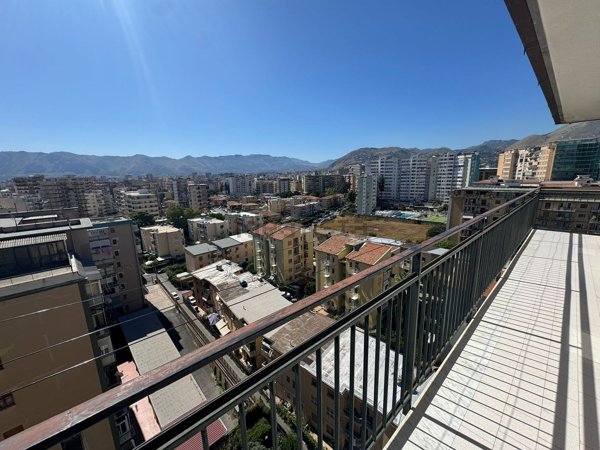 appartamento in vendita a Palermo in zona Malaspina/Palagonia