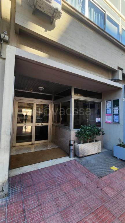 negozio in vendita a Palermo in zona Montepellegrino