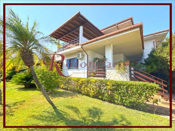 casa indipendente in vendita a Palermo in zona Mondello