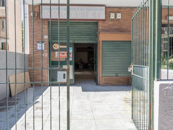 negozio in vendita a Palermo in zona Montepellegrino