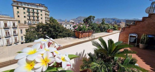 appartamento in vendita a Palermo in zona Zisa