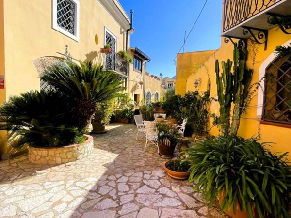 casa indipendente in vendita a Palermo in zona Pallavicino