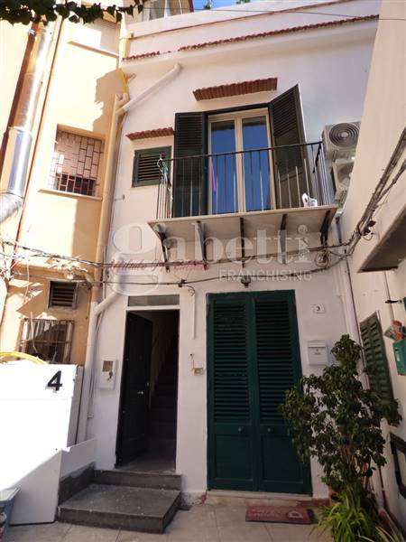 casa indipendente in vendita a Palermo in zona Libertà