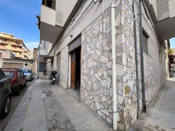 negozio in vendita a Palermo in zona Montepellegrino