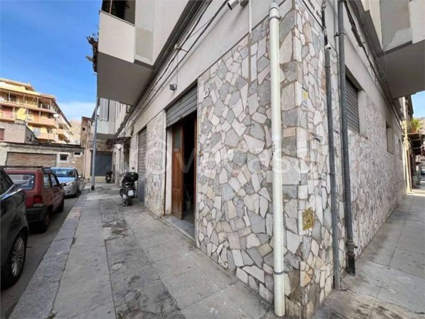 negozio in vendita a Palermo in zona Montepellegrino