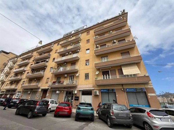appartamento in vendita a Palermo in zona Malaspina/Palagonia