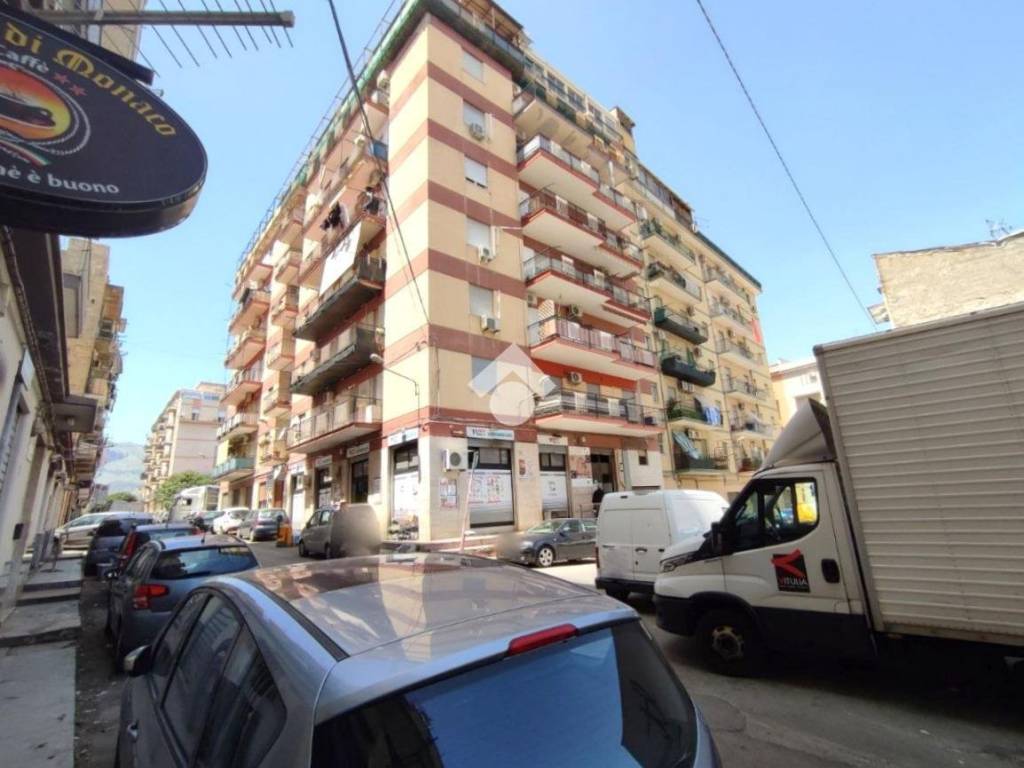 appartamento in vendita a Palermo in zona Malaspina/Palagonia