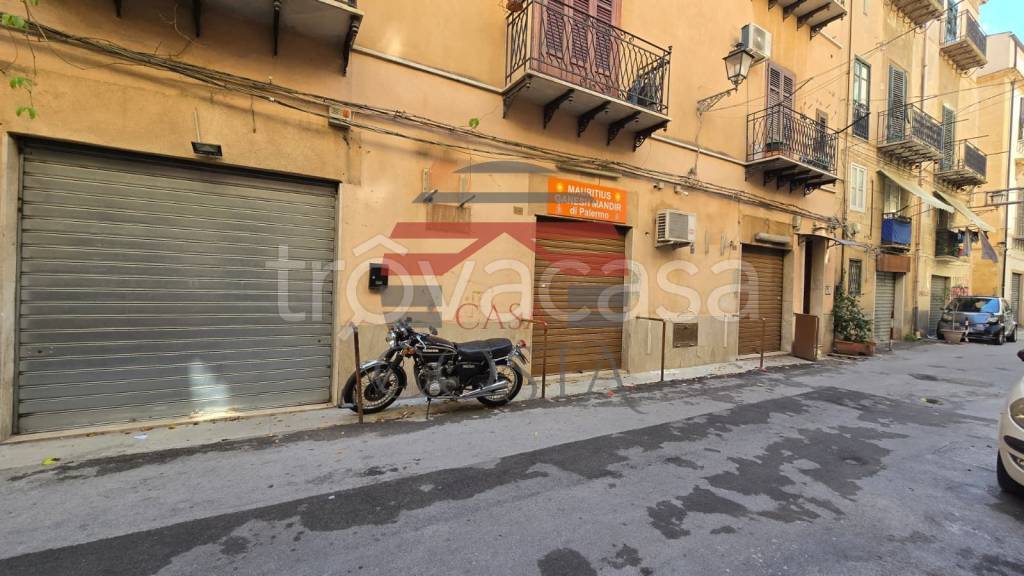 locale commerciale in vendita a Palermo in zona Centro storico